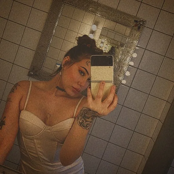 Lilly Freches Girl 18 escort Essen