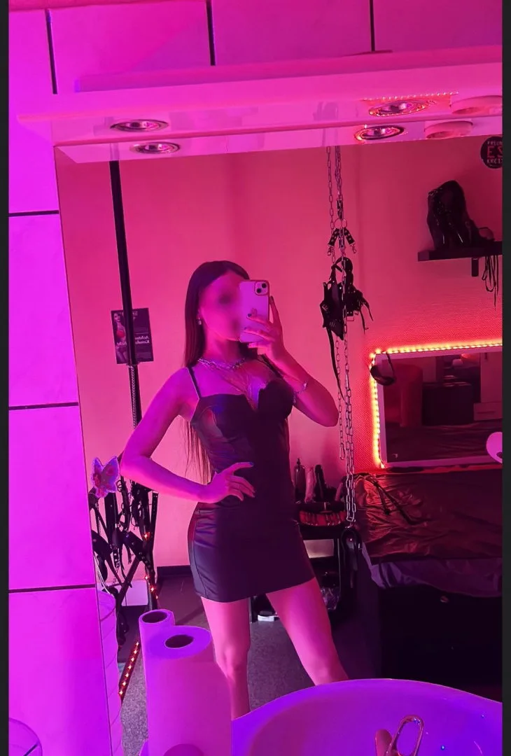 Ariana escort Essen